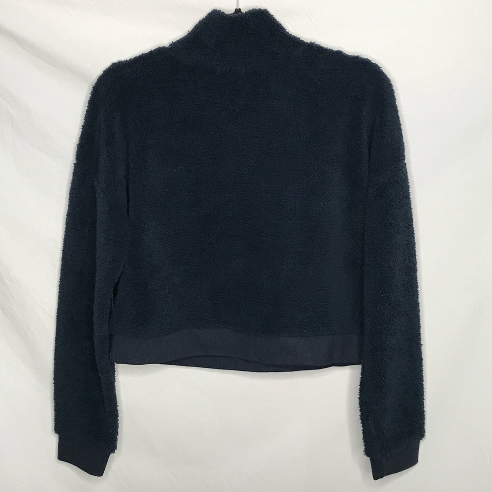 BEYOND YOGA WOMEN'S ALL TIME NAVY BLUE SHERPA FAUX FUR CROPPED PULLOVER LARGE - Picture 6 of 8